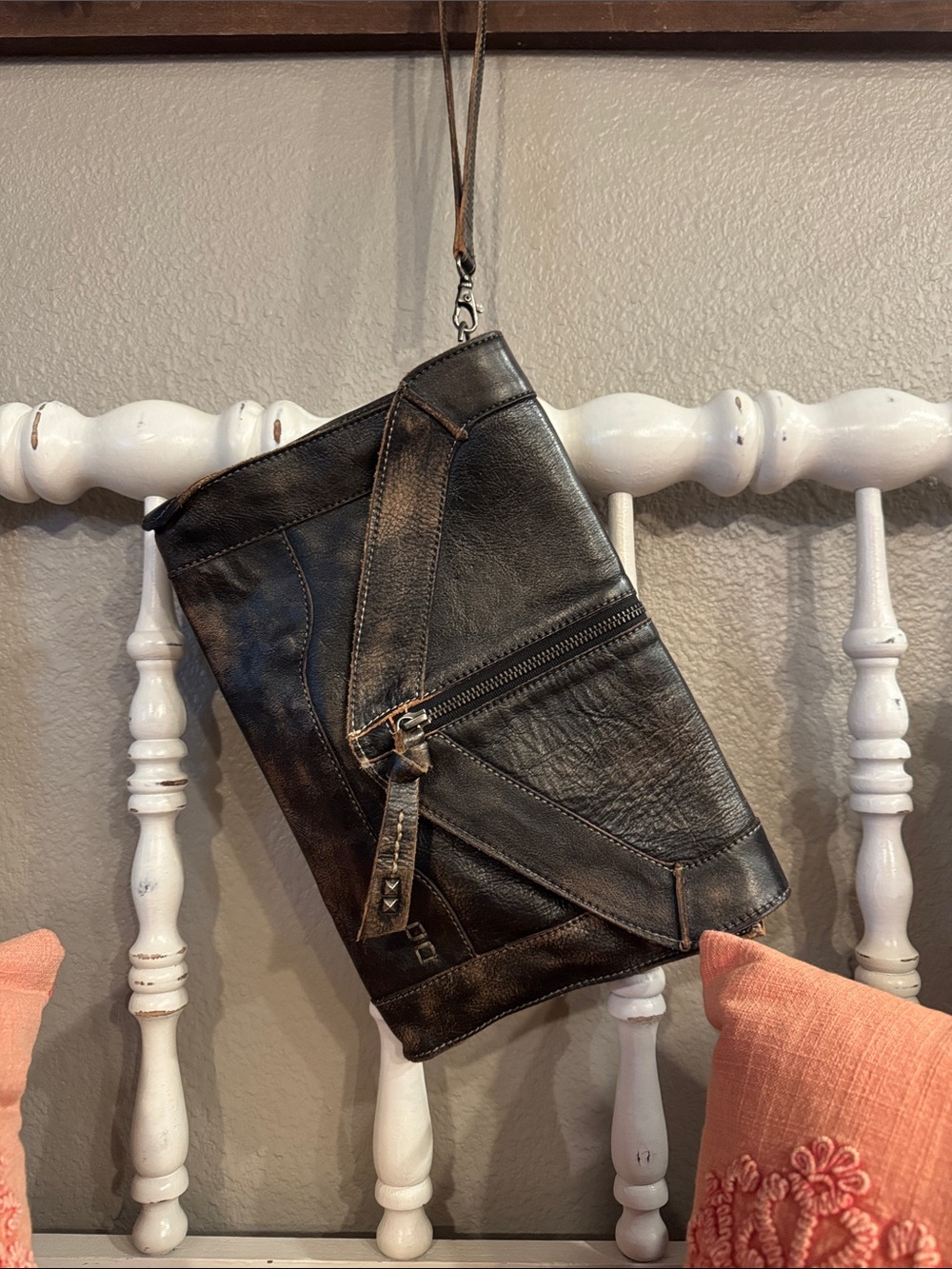 Women’s black Leather Crossbody Bag - Casual Everyday Carry